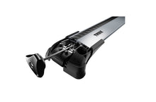 Carica l&#39;immagine nel visualizzatore di Gallery, Thule AeroBlade Edge M Load Bar for Raised Rails (Single Bar) - Silver