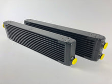 Charger l&#39;image dans la galerie, CSF Universal Signal-Pass Oil Cooler (RSR Style) - M22 x 1.5 - 24in L x 5.75in H x 2.16in W