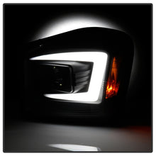 गैलरी व्यूवर में इमेज लोड करें, Spyder 04-06 Dodge Durango Projector Headlights - Black PRO-YD-DDU04-LB-BK