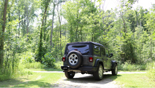 Laden Sie das Bild in den Galerie-Viewer, Corsa 18+ Jeep Wrangler JL 2.5in Dual Rear Exit Black Tips Sport Axle-Back Exhaust